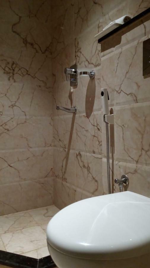 Kings Crown Salt Lake Колката Екстериор снимка