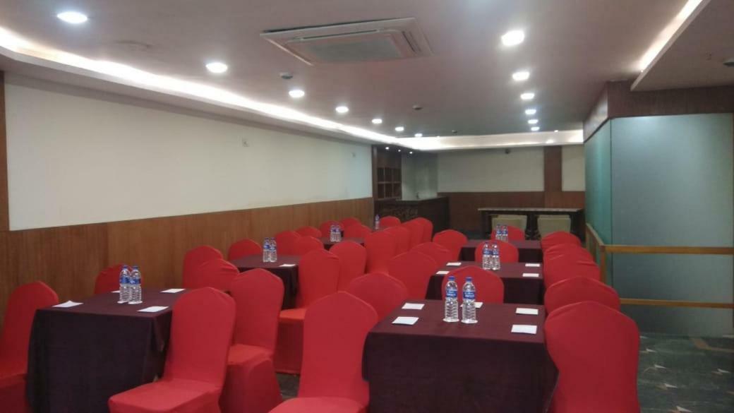 Kings Crown Salt Lake Колката Екстериор снимка