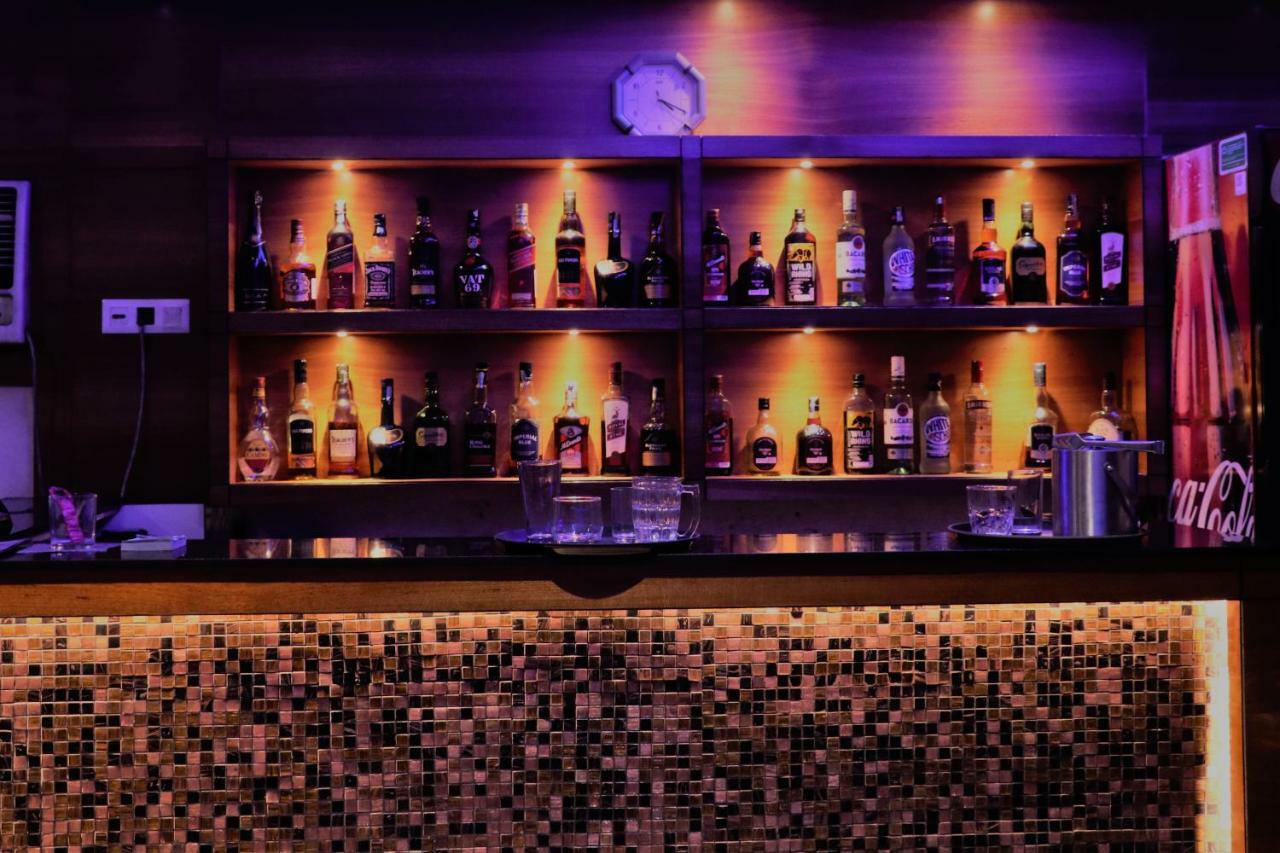 Kings Crown Salt Lake Колката Екстериор снимка
