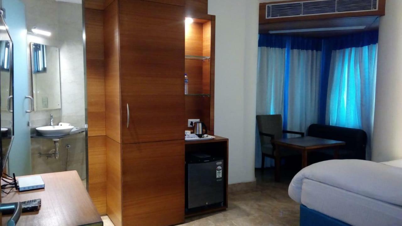 Kings Crown Salt Lake Колката Екстериор снимка