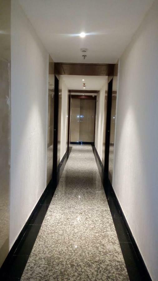 Kings Crown Salt Lake Колката Екстериор снимка