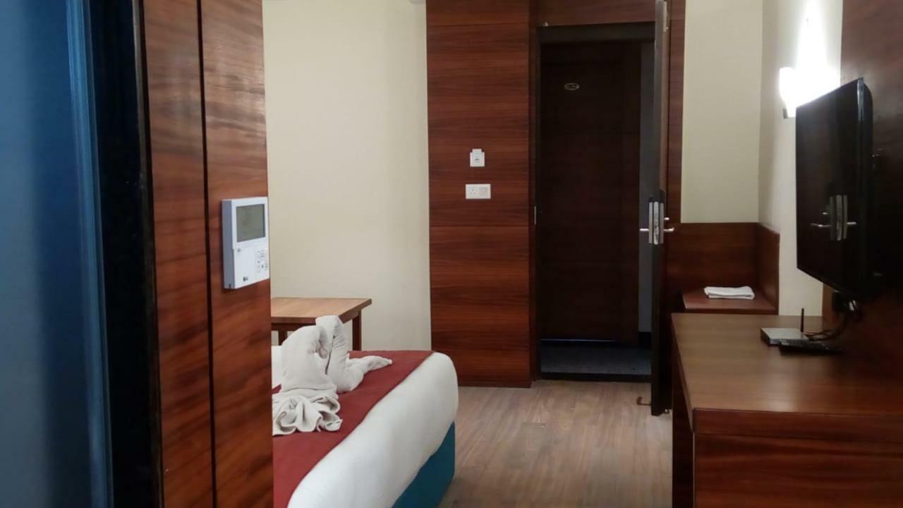 Kings Crown Salt Lake Колката Екстериор снимка