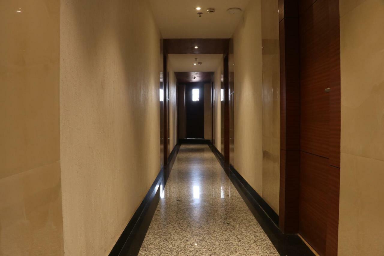 Kings Crown Salt Lake Колката Екстериор снимка