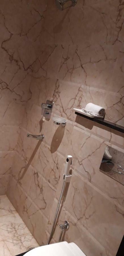 Kings Crown Salt Lake Колката Екстериор снимка